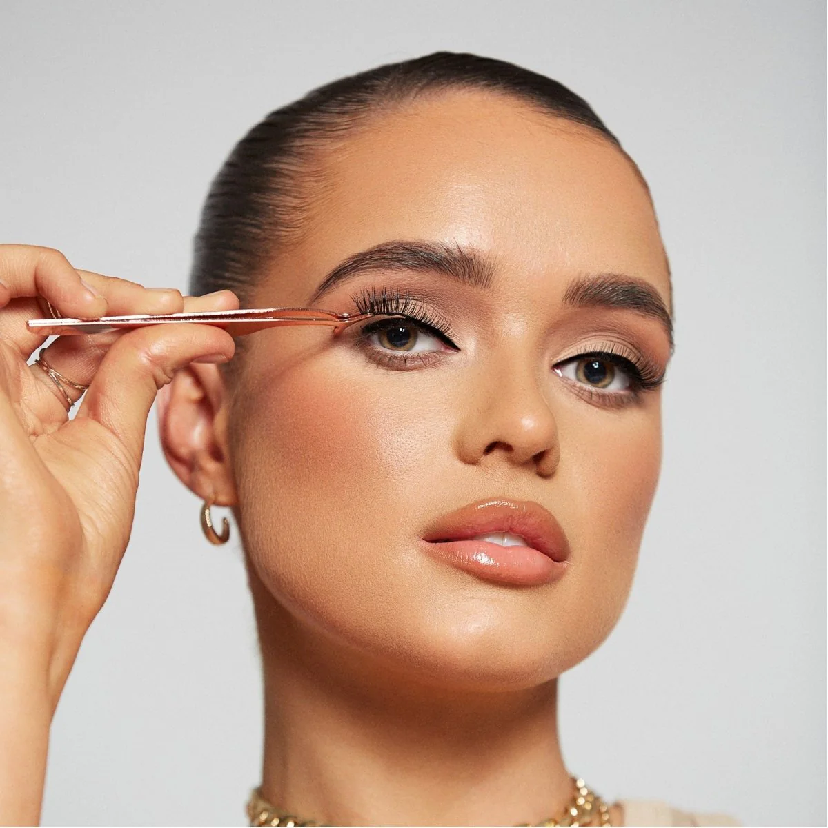 L.W.I Worth It Russian Hybrid+ Magnetic Lash Starter Set - Image 6