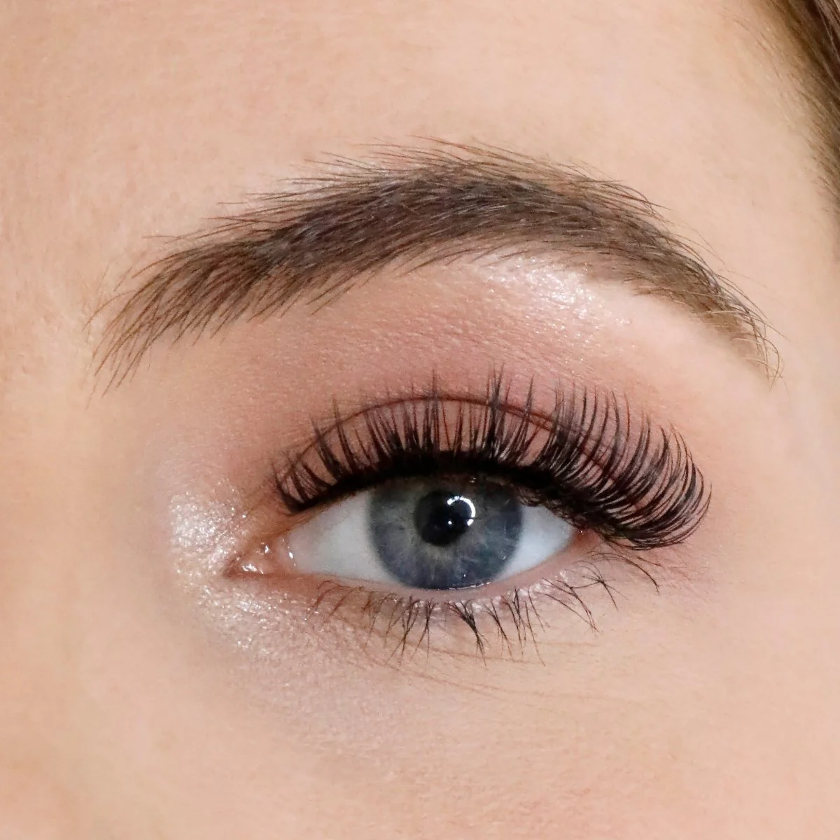 L.W.I Worth It Russian Hybrid Magnetic Lash & Liner Set - Image 4